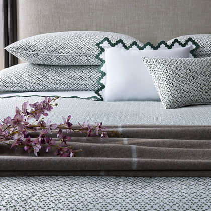 Luxury Blankets & Throws | Matouk
